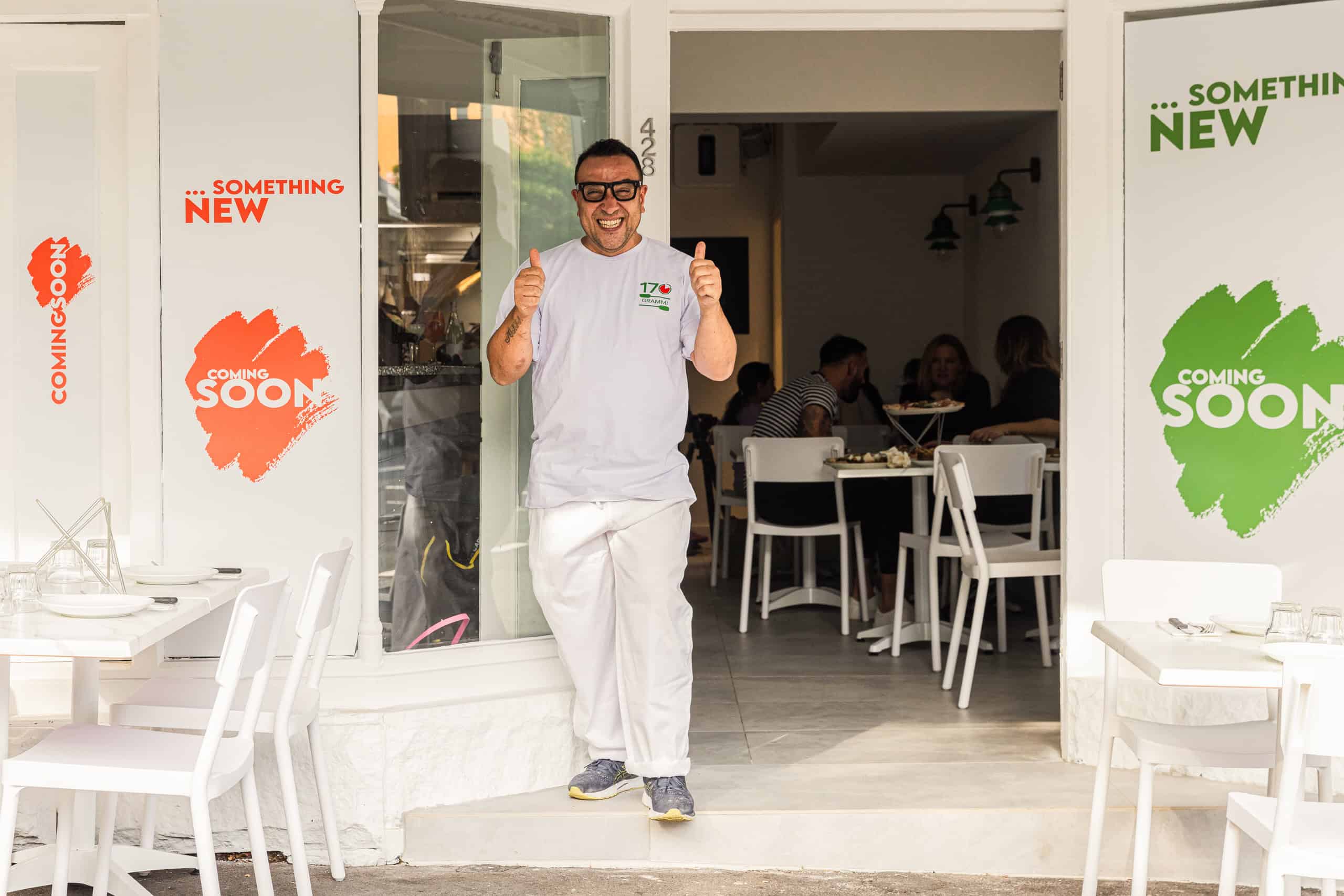 Luigi Esposito giving two thumbs up outside 170 Grammi Pizzeria